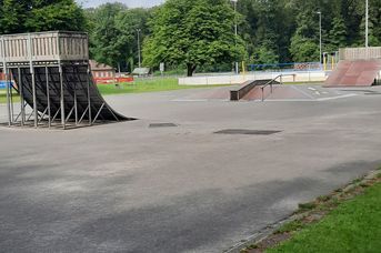 Spielplatz: Skateboardanlage