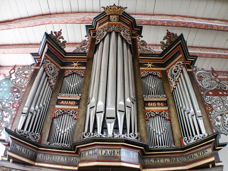 Blick auf die Orgel der St. Stephanus Kirche in Schortens 
