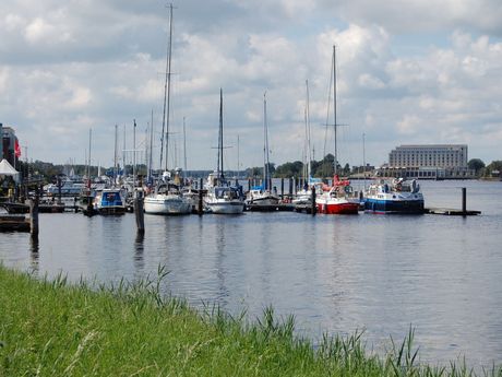 Boote im Hafen von Wilhelmshaven