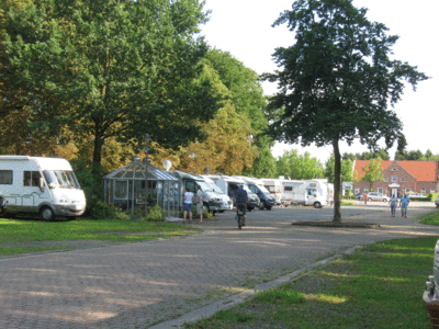 Reisemobile auf dem Reisemobilstellplatz in Ostrhauderfehn