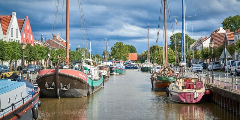 Boote im Alten Hafen von Weener